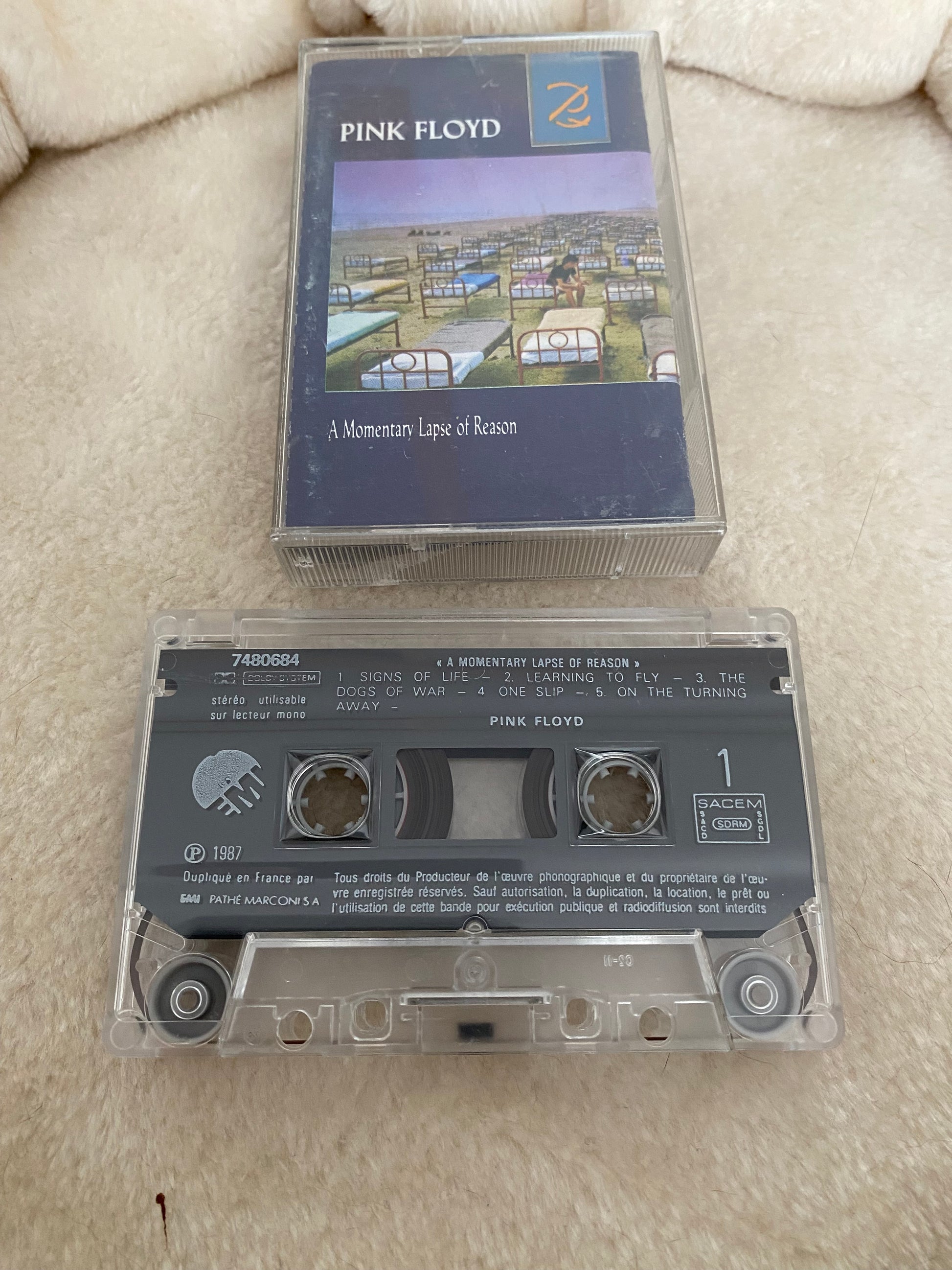 Cassette audio. Pink Floyd. A momentary Lapse of Reason