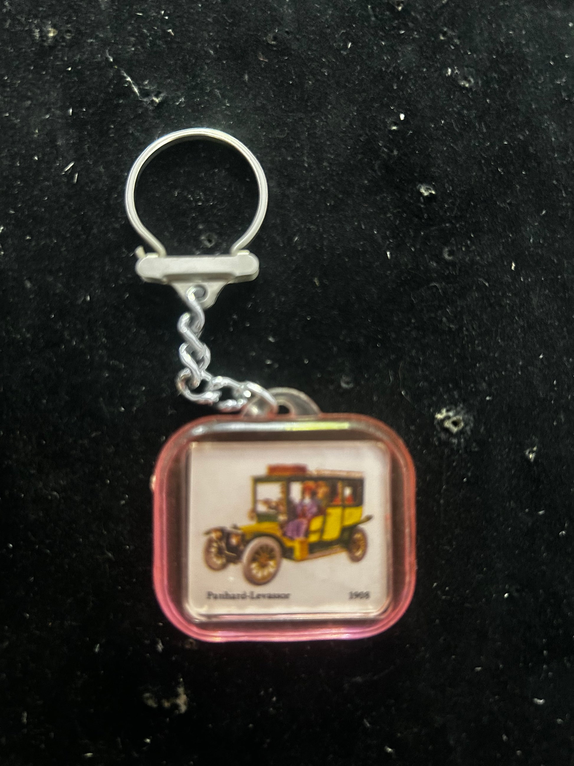 Porte clefs ancien Confiserie Fausta. Teuf Teuf