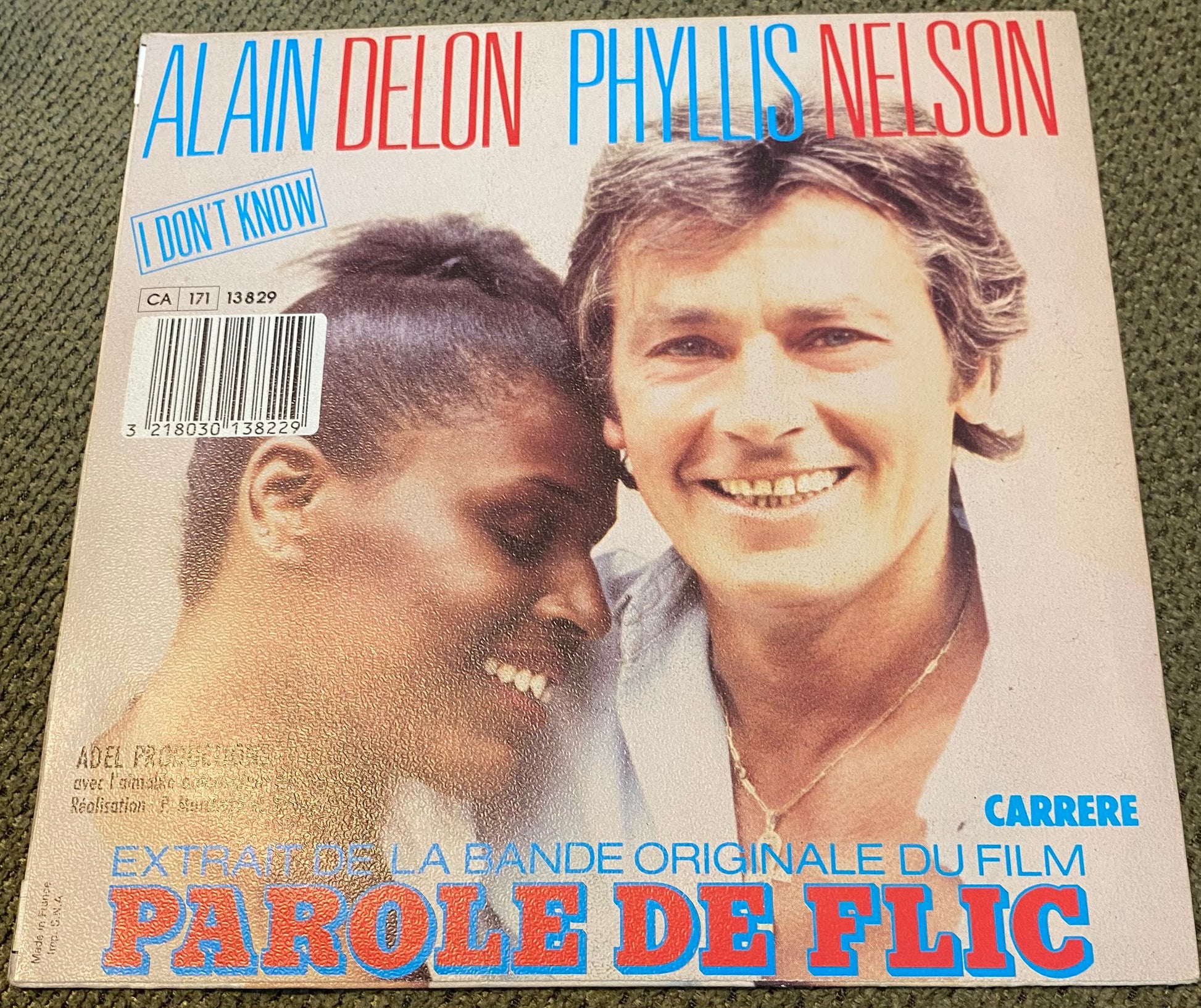 Disque vinyle 45 tours Alain Delon et Phyllis Nelson. I don’t know du film parole de flic