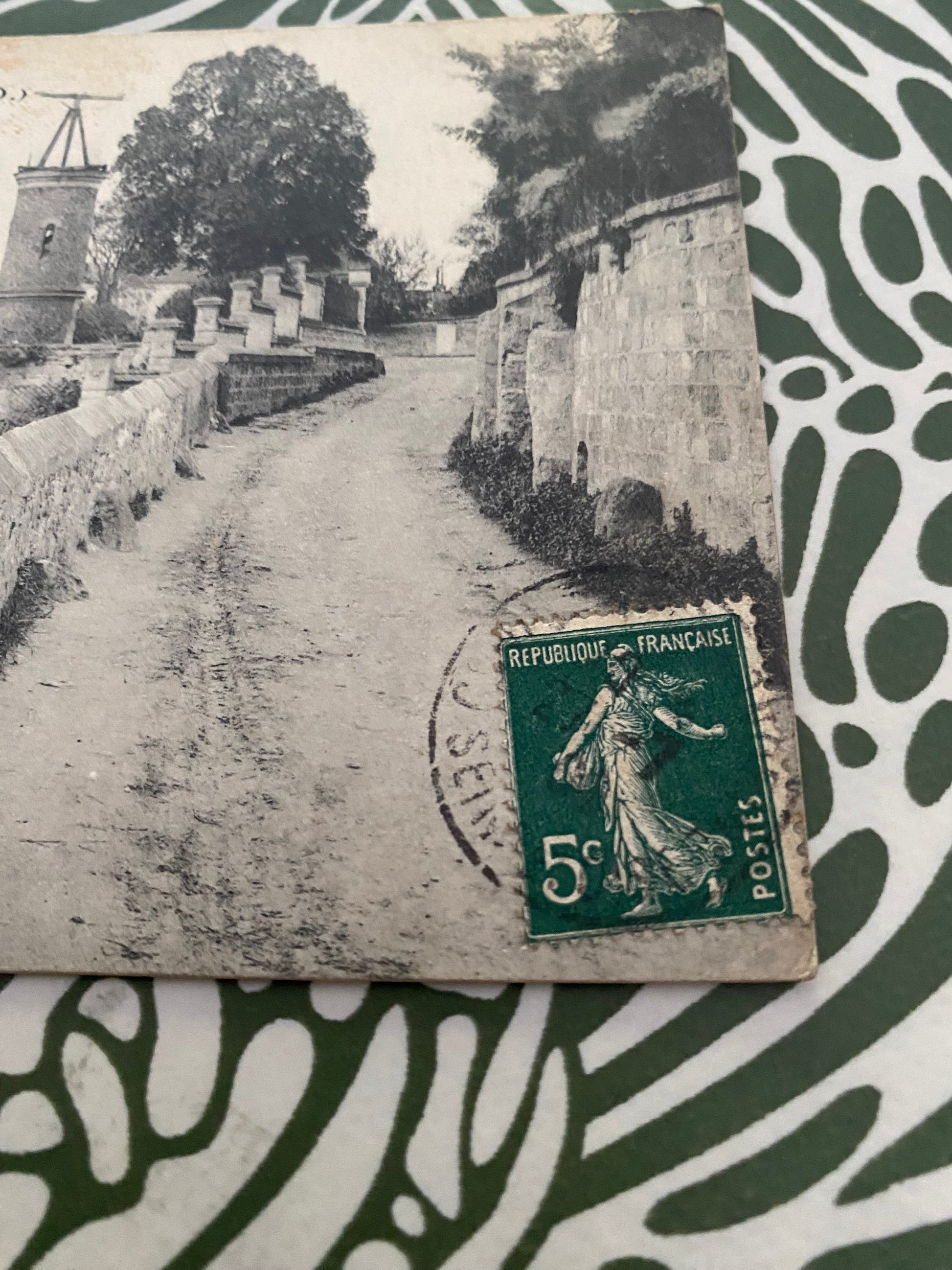 Carte postales ancienne Conflans-Sainte-Honorine. Le vieux moulin et le chemin des moines
