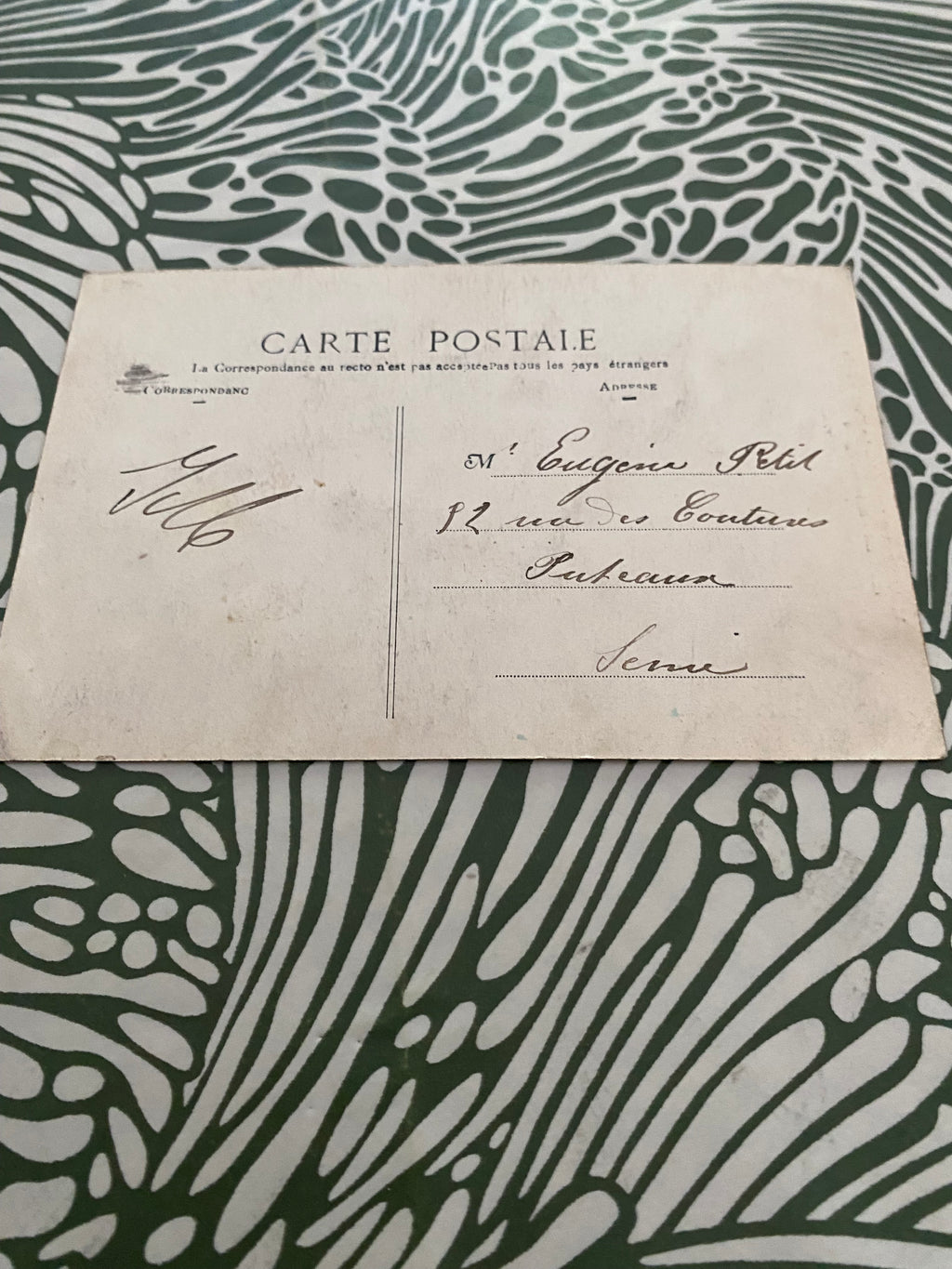 Carte postale ancienne Villeneuve-Le-Roi la montée de la rue Saint Martin et l’Eglise.