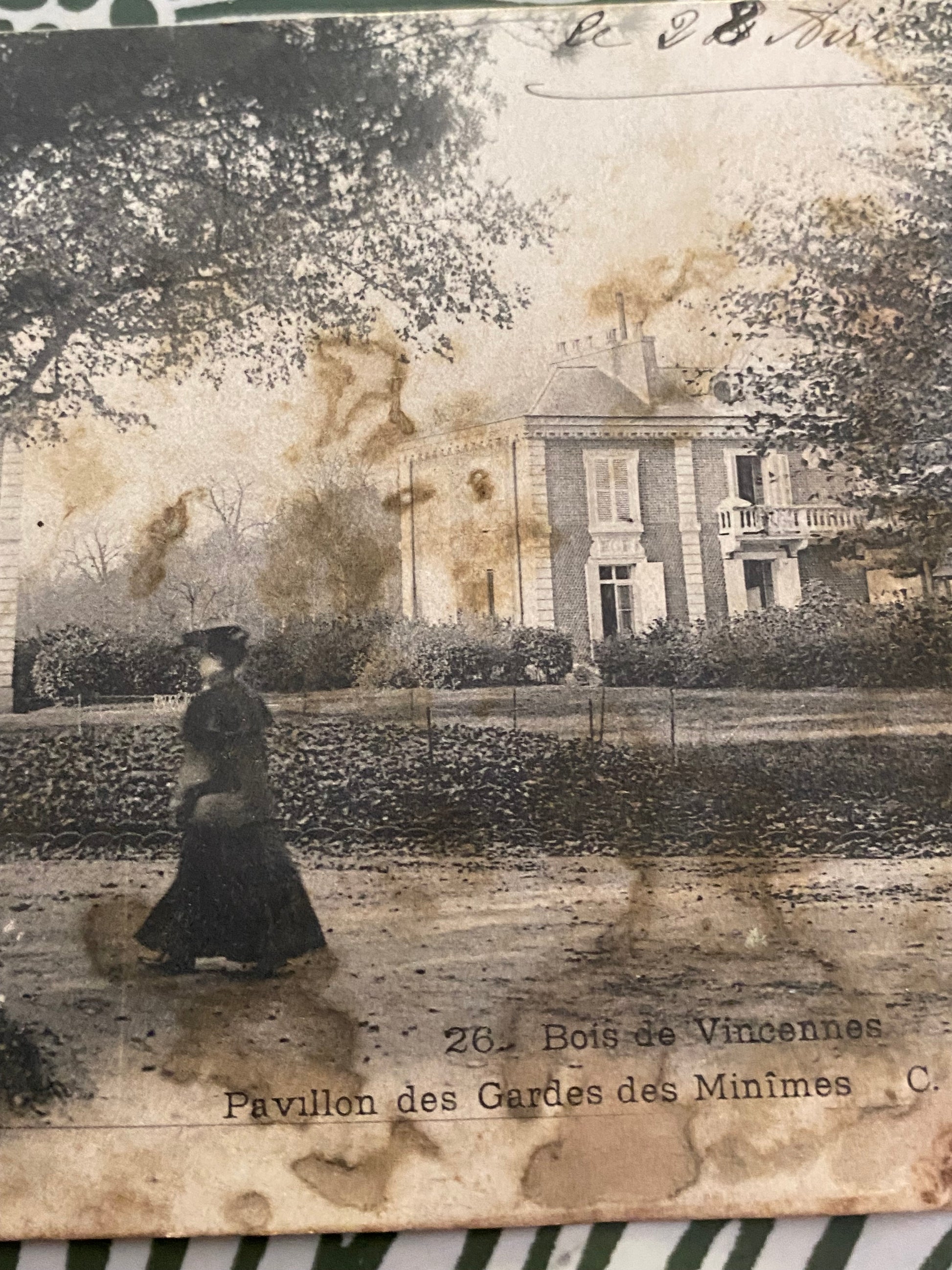 Carte postale ancienne. Bois de Vincennes. Pavillons des gardes des minimes