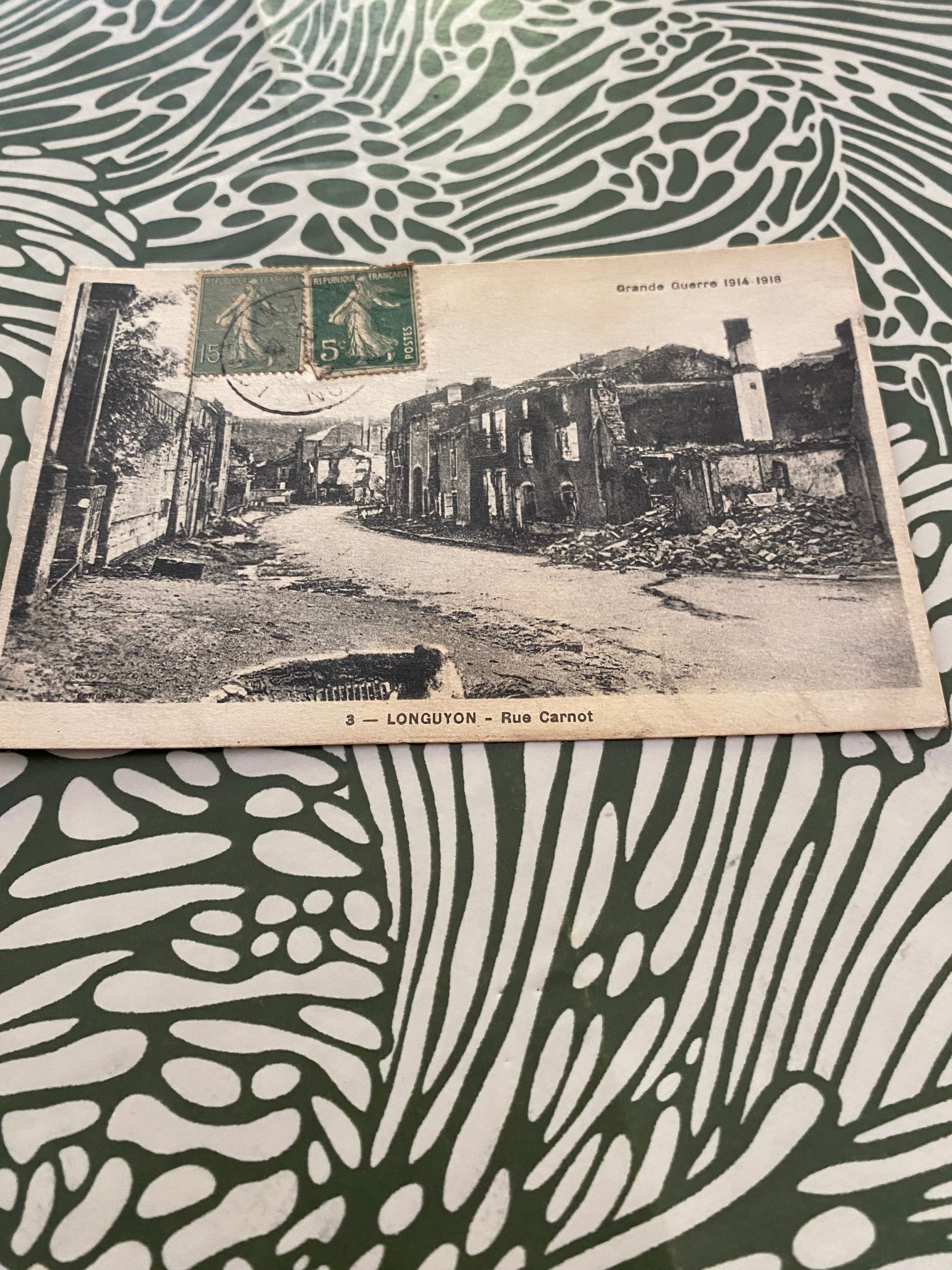 Carte postale ancienne Longuyon. Rue carnot
