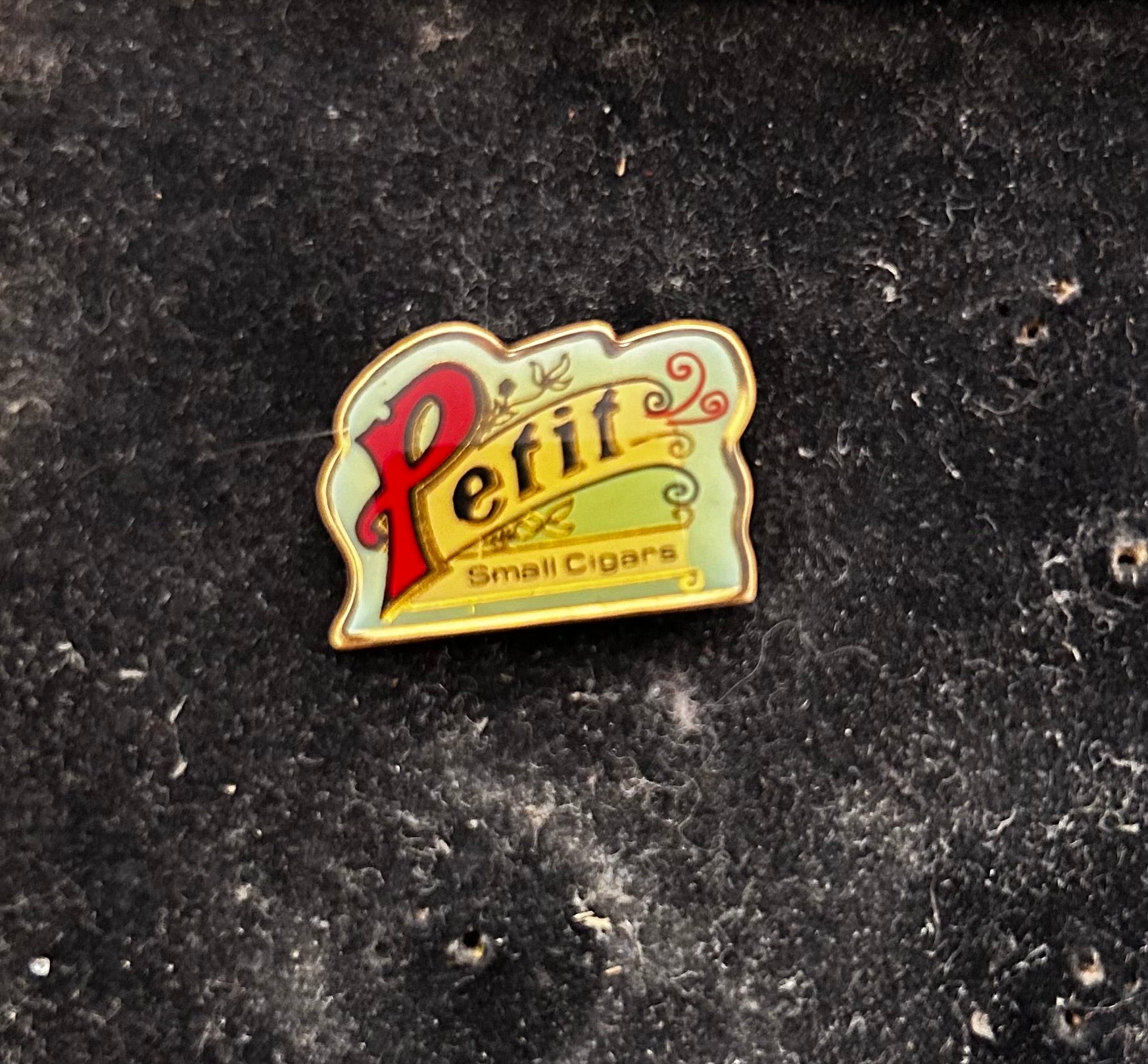 Pin’s de collection ancien Petit Small Cigars