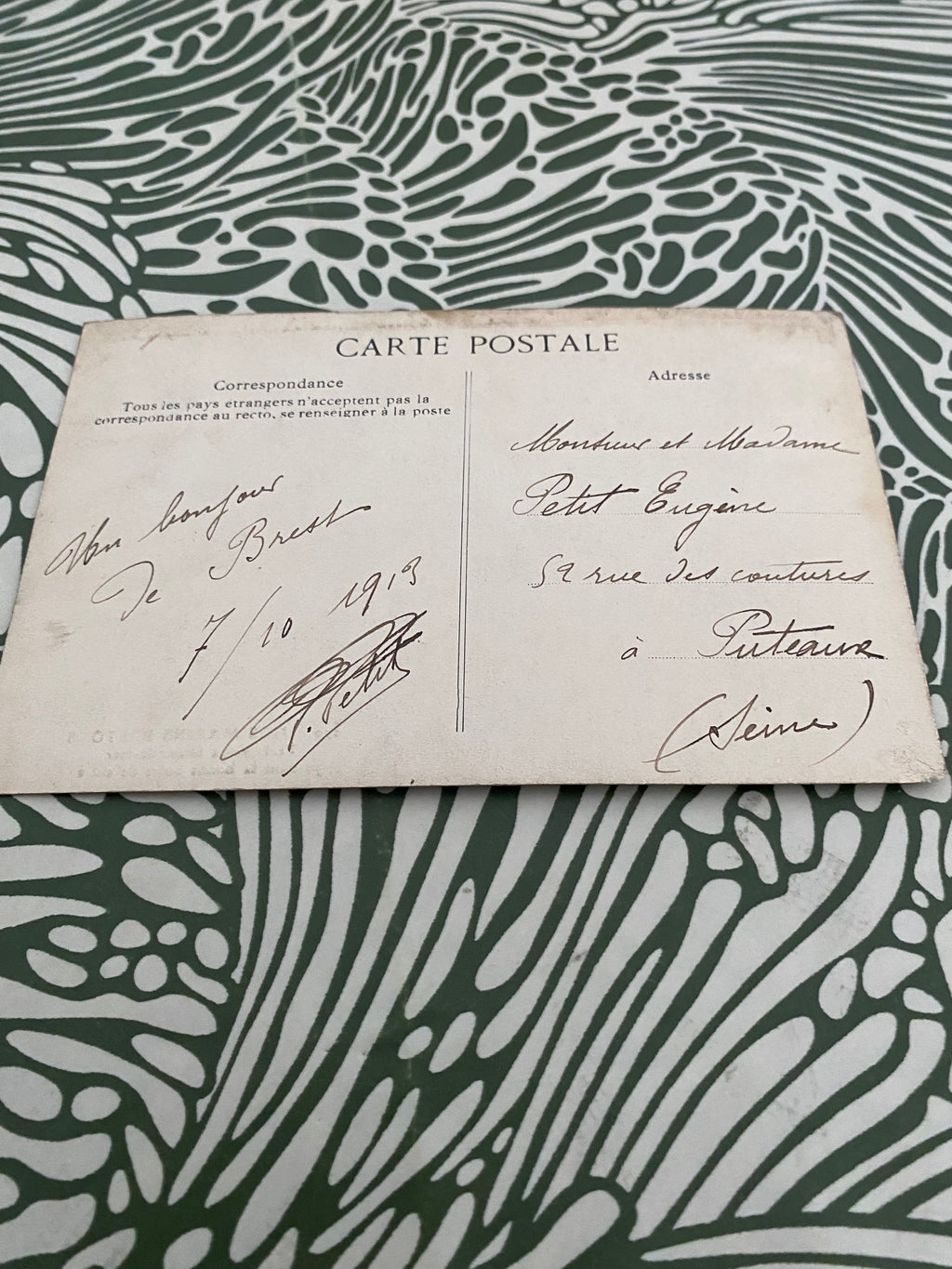 Carte postale ancienne Nos Marins Bretons. Trois vieux loups de mer prenant la bonne bolée de cidre