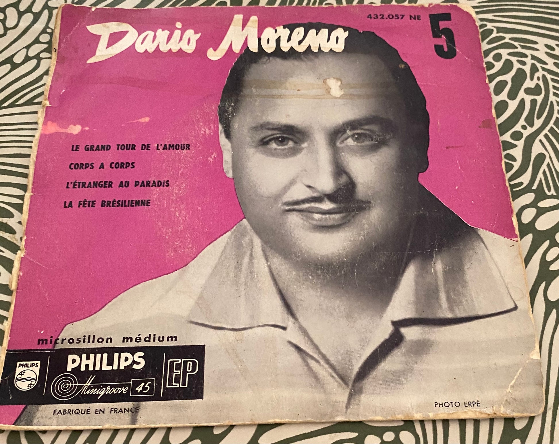 Disque vinyle 45 Tours Dario Moreno. Le grand tour de l’amour