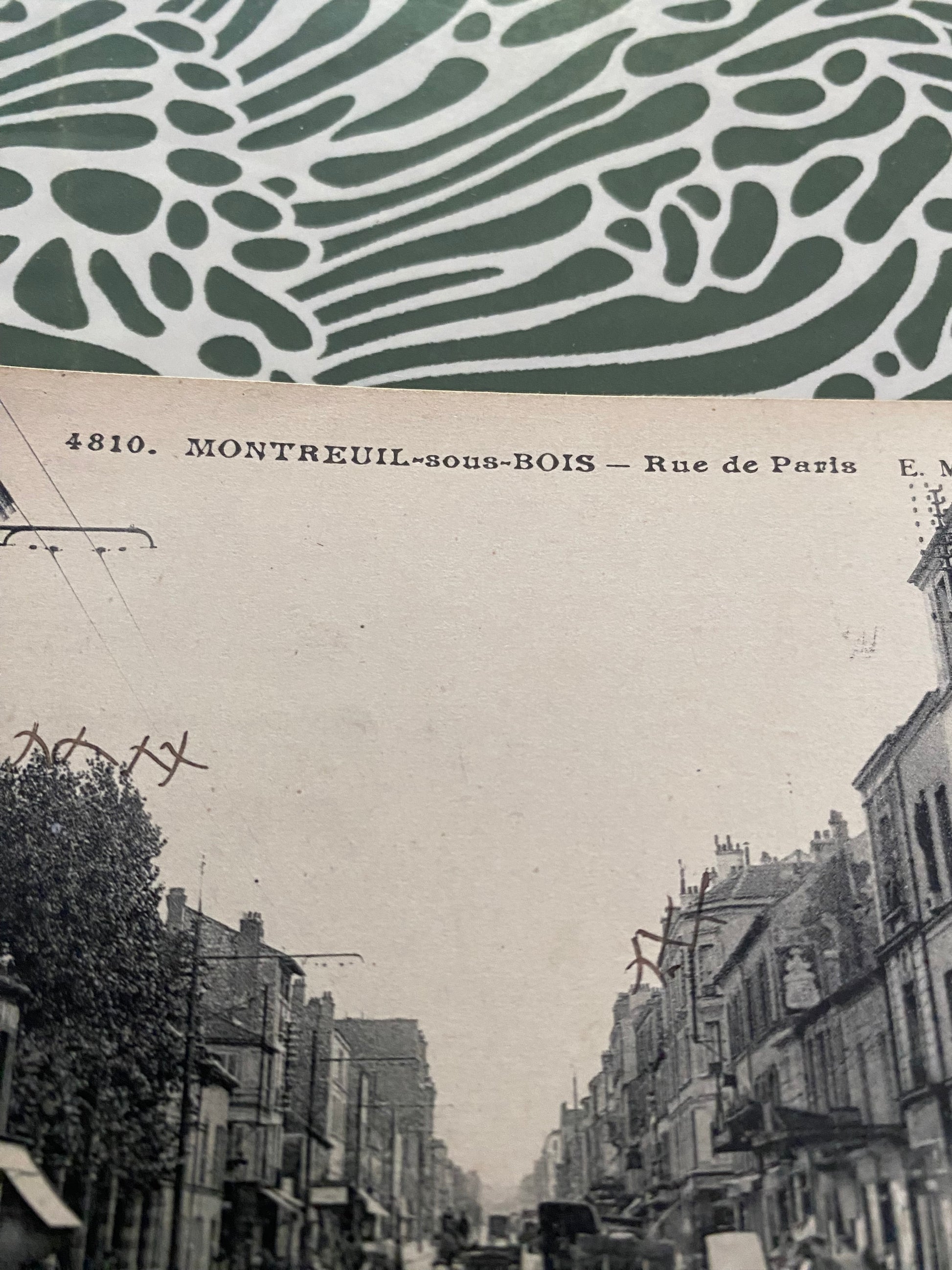 Carte postale Montreuil. Rue de Paris. 1923