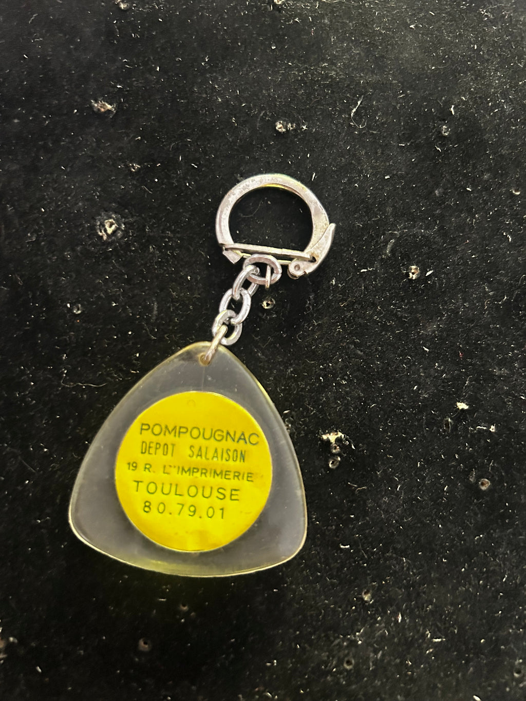 Porte clefs Pompougnac dépôt Salaison. Voiture ancienne