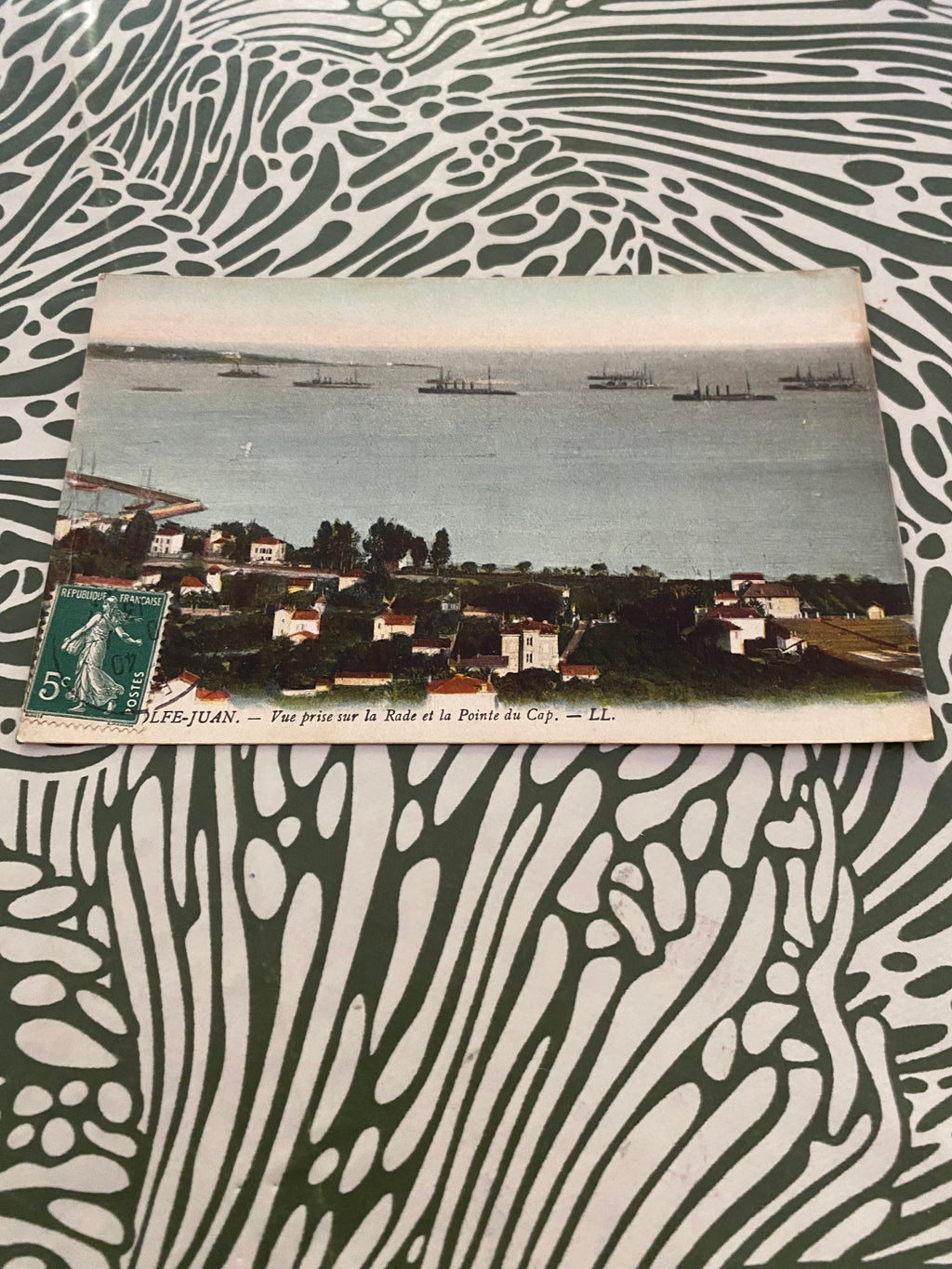 Carte postale ancienne. Golfe Juan. Vue prise sur la Rade et la pointe du Cap
