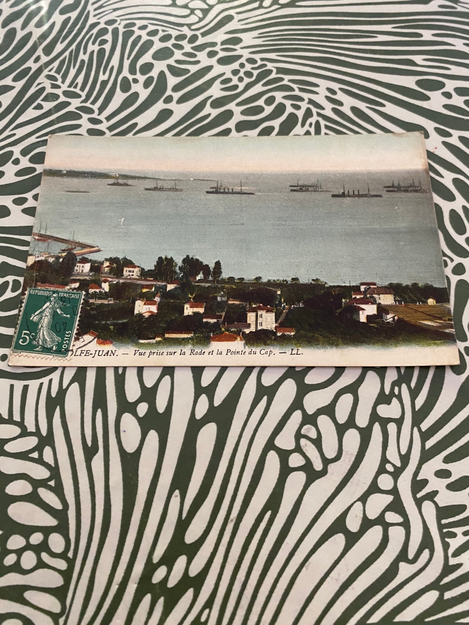 Carte postale ancienne. Golfe Juan. Vue prise sur la Rade et la pointe du Cap