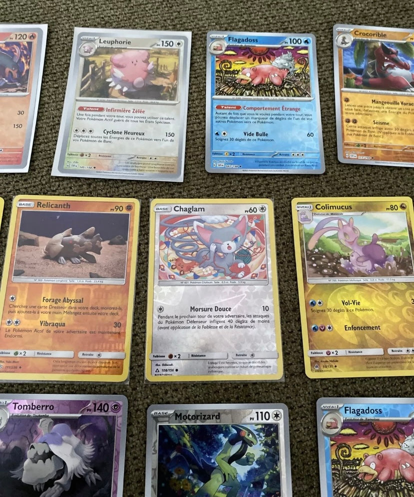 Cartes de collection Pokémon HOLO Lot de 37 divers. Sorties des boosters