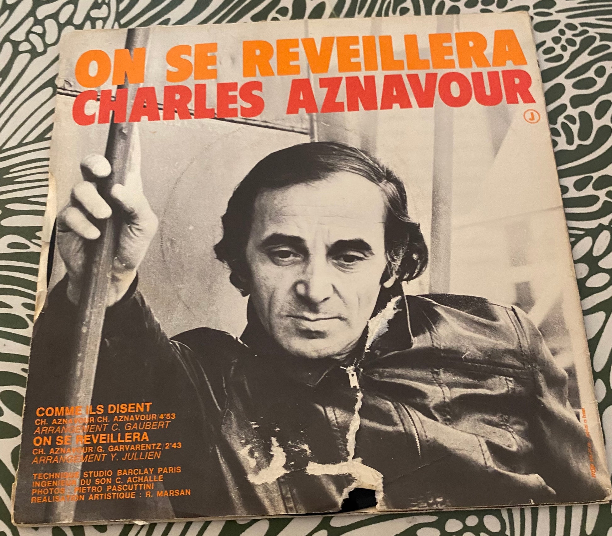 Disque vinyle 45 Tours Charles Aznavour. Comme ils disent