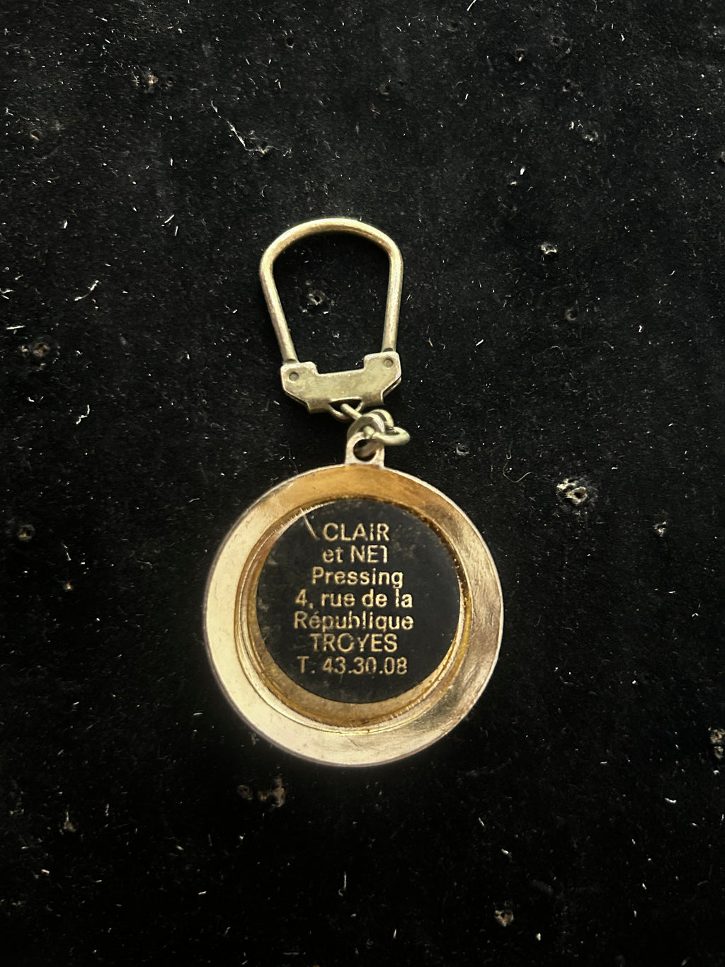 Porte clefs ancien Clair et Net Pressing. Voiture ancienne