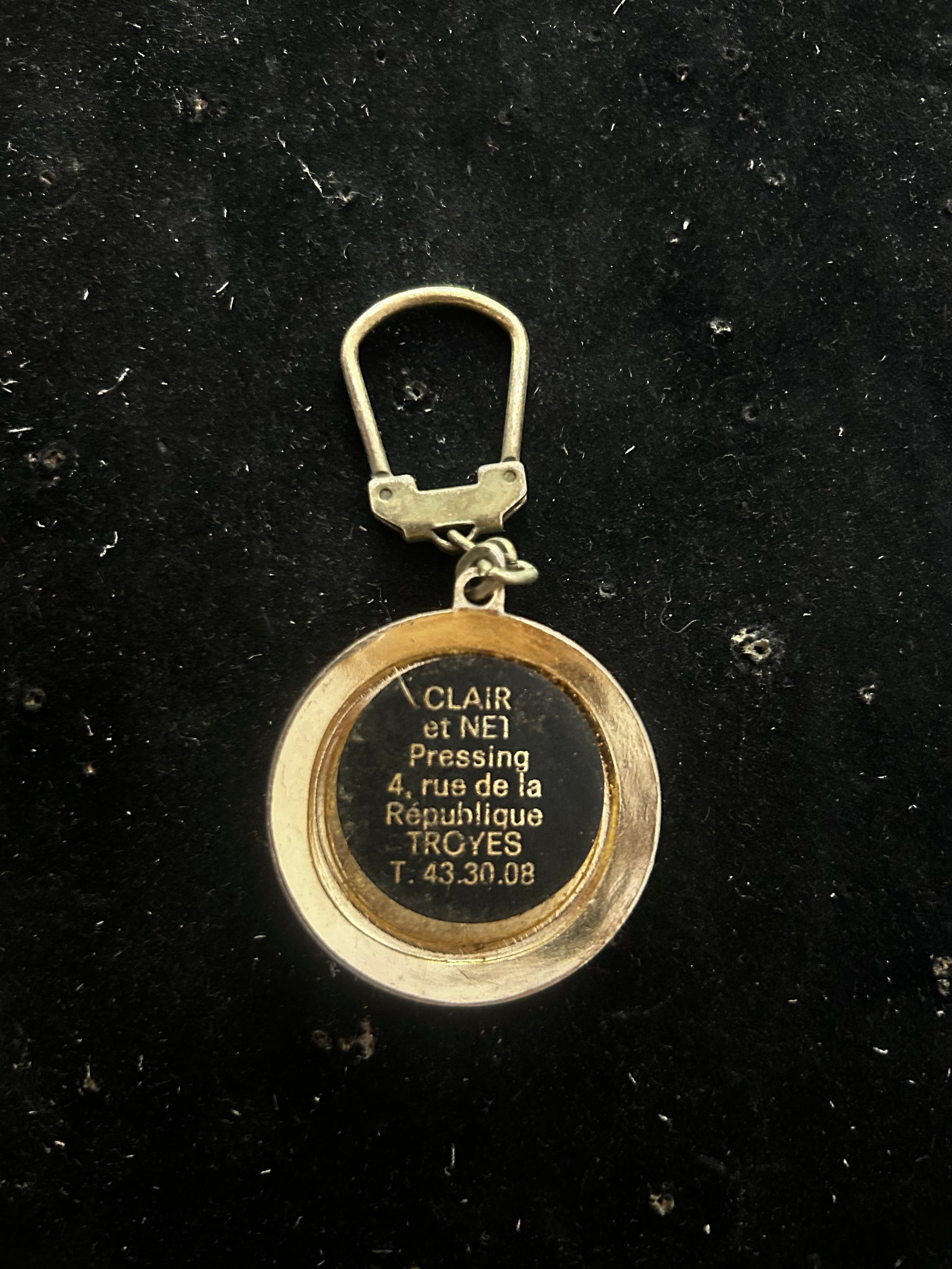 Porte clefs ancien Clair et Net Pressing. Voiture ancienne