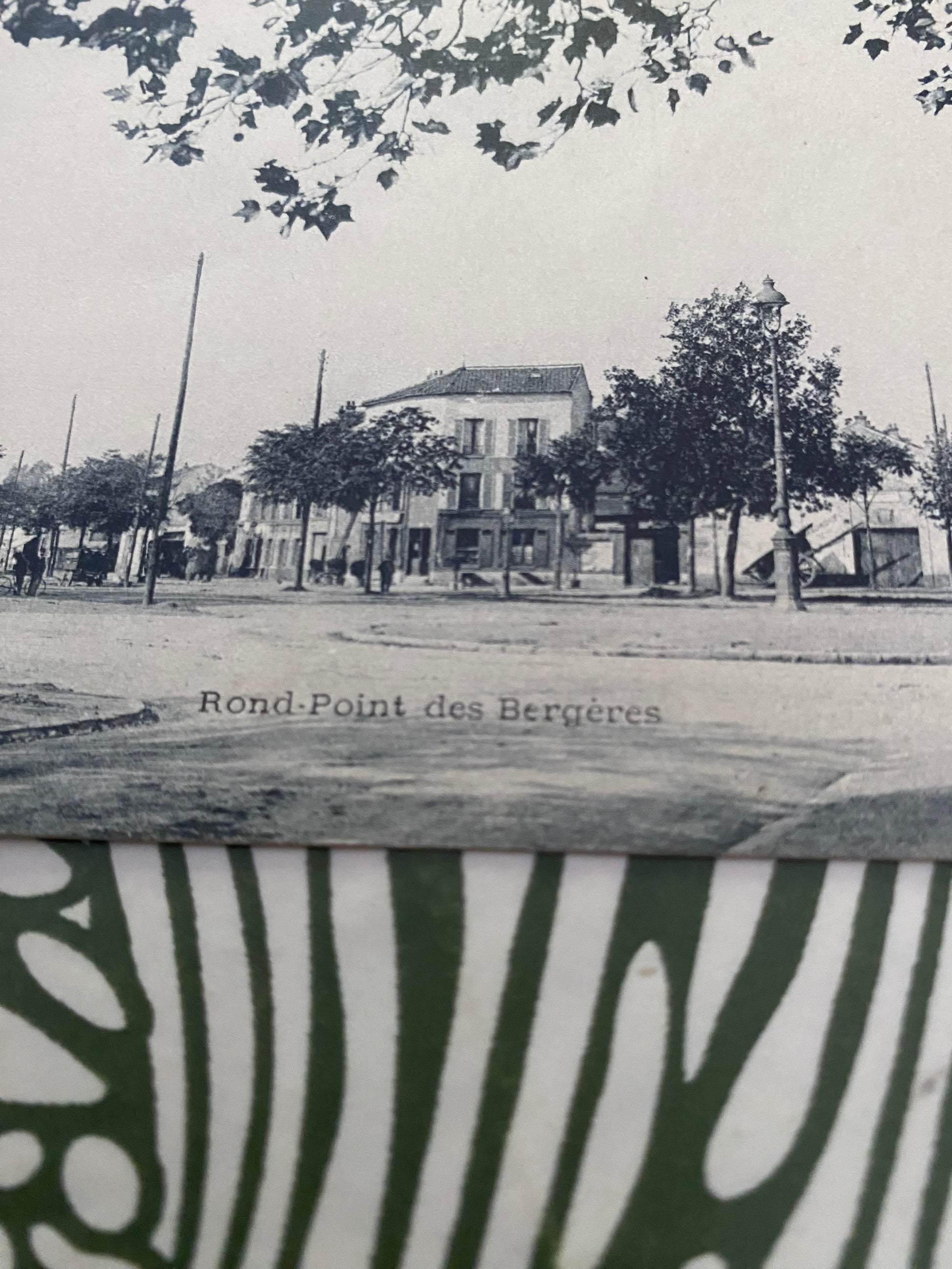 Cartes postale ancienne. Rond point des Bergères